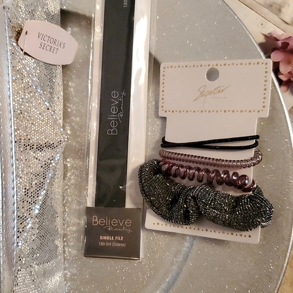 NWT Victoria's Secret Silver Bling Clutch Handbag Purse Bonus Accessories - Picture 6 of 16